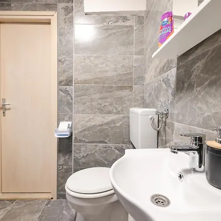 Center 2 Bedroom M Appartement *
